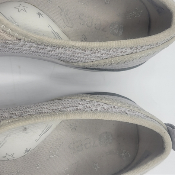 BZEES Slip-on shoes size 5M - Picture 9 of 15